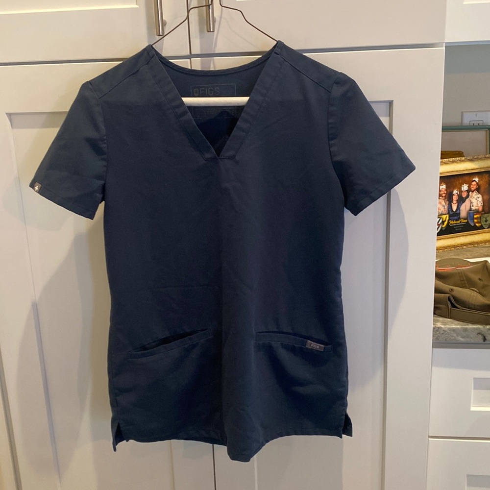 Figs scrub top